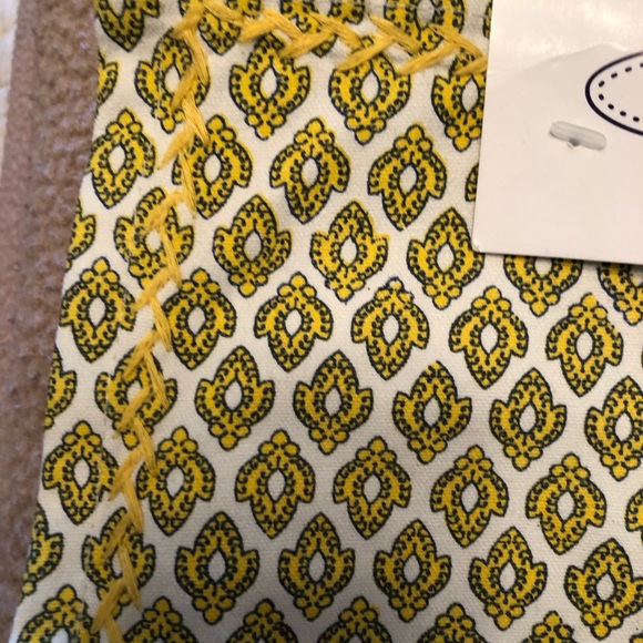 April Cornel table placement NWT Set of four. - Picture 4 of 16